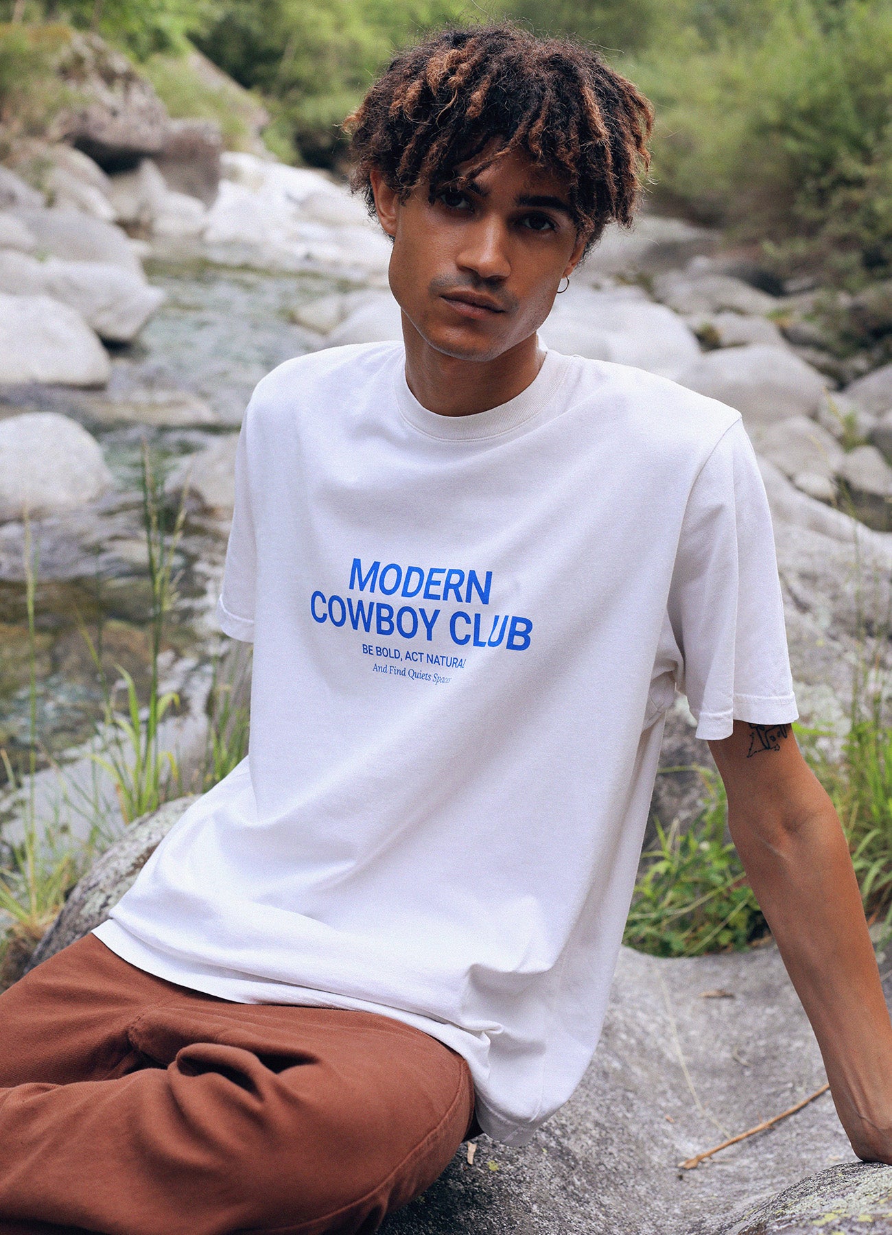 Jil T-shirt - Ivory & Blue Logo
