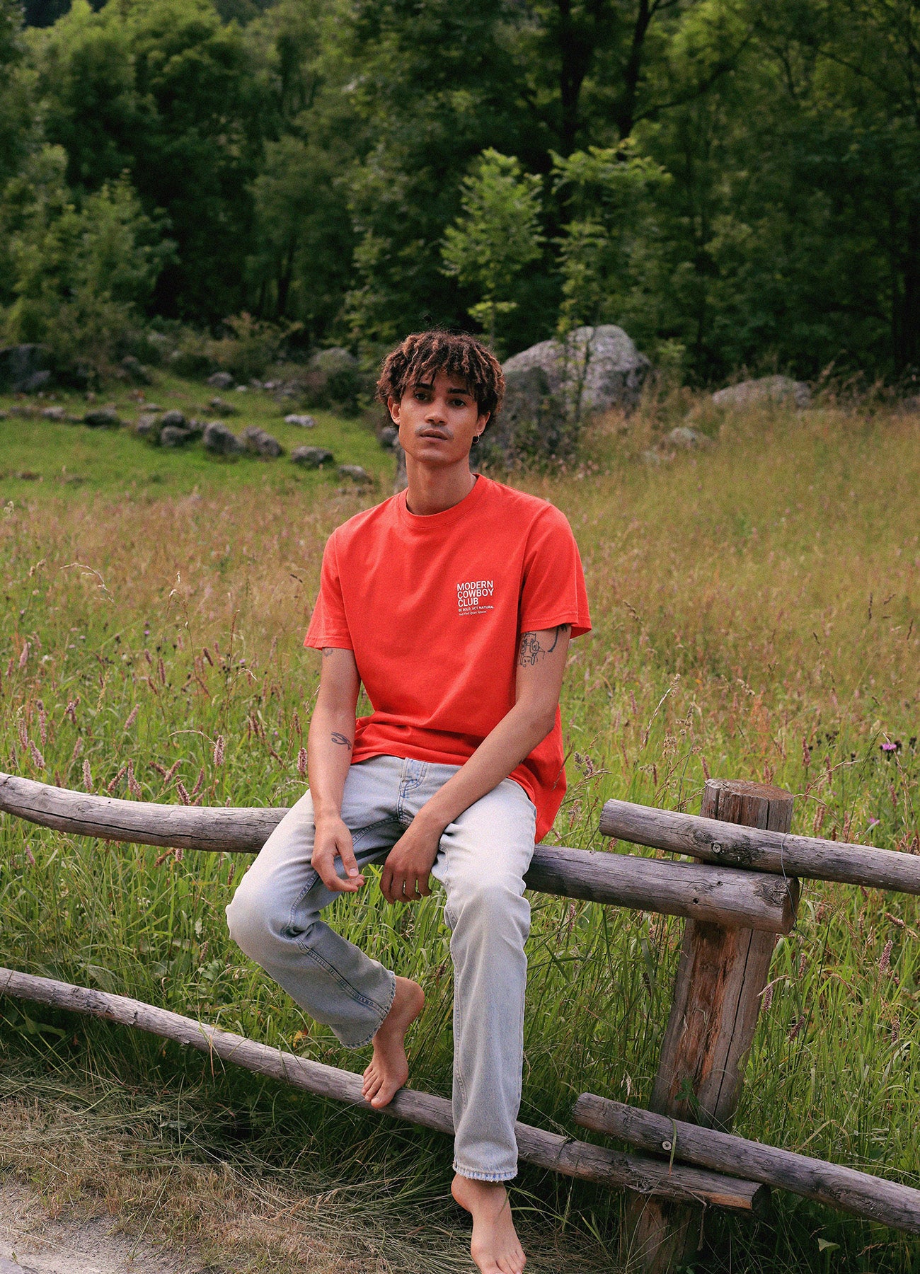 Jil T-shirt - Red & White Logo